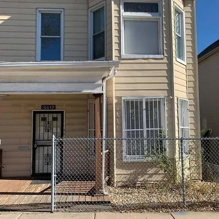 Large Four Bedroom Freshly Remodeled Apartment